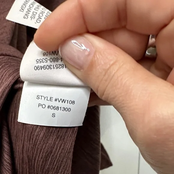 Vuori razor back tank Maroon size S - Picture 3 of 4